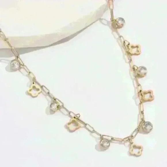 Hollow Clover Moissanite 18k Gold Filled Necklace - Picture 4 of 6